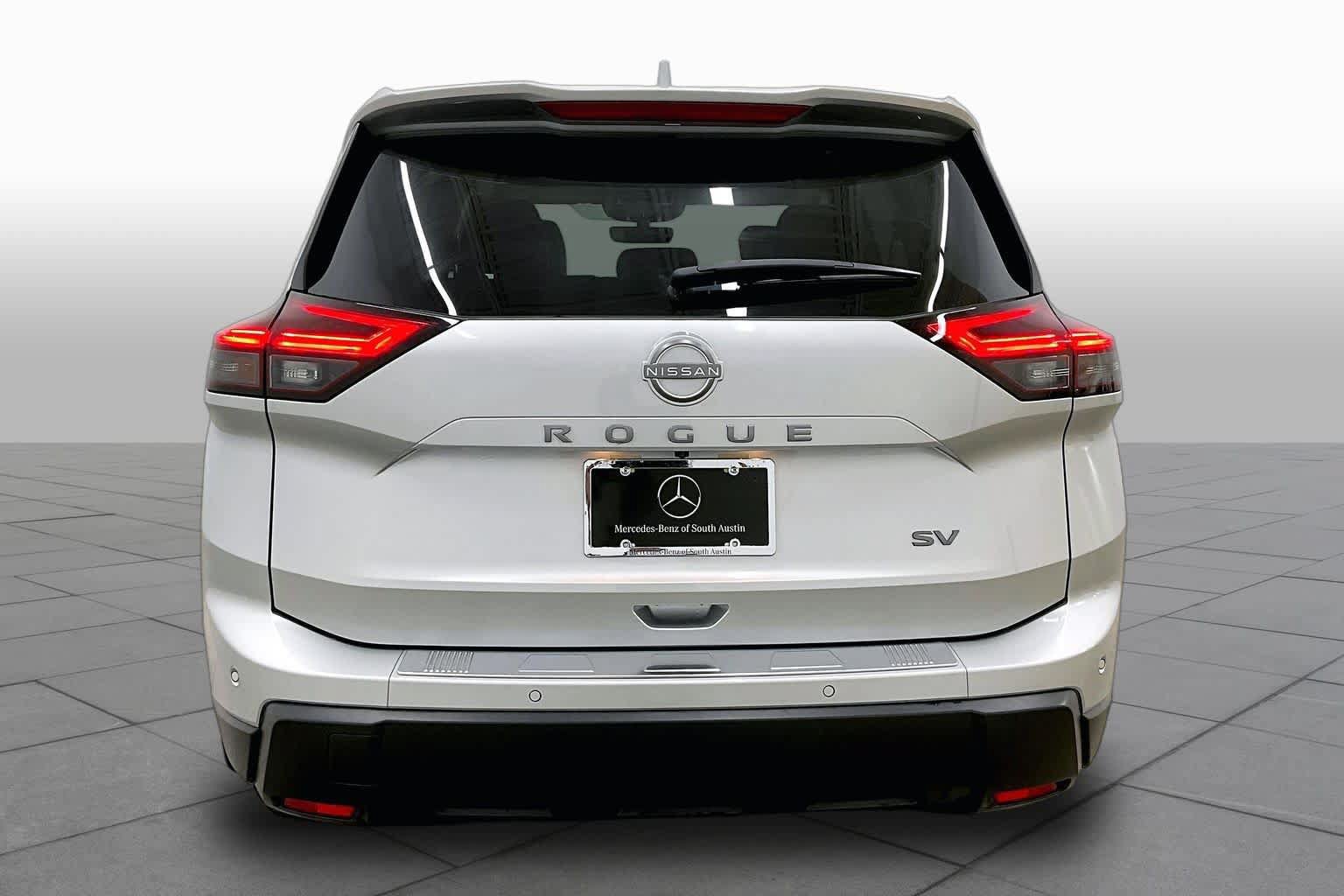 Used 2024 Nissan Rogue SV FWD image 5