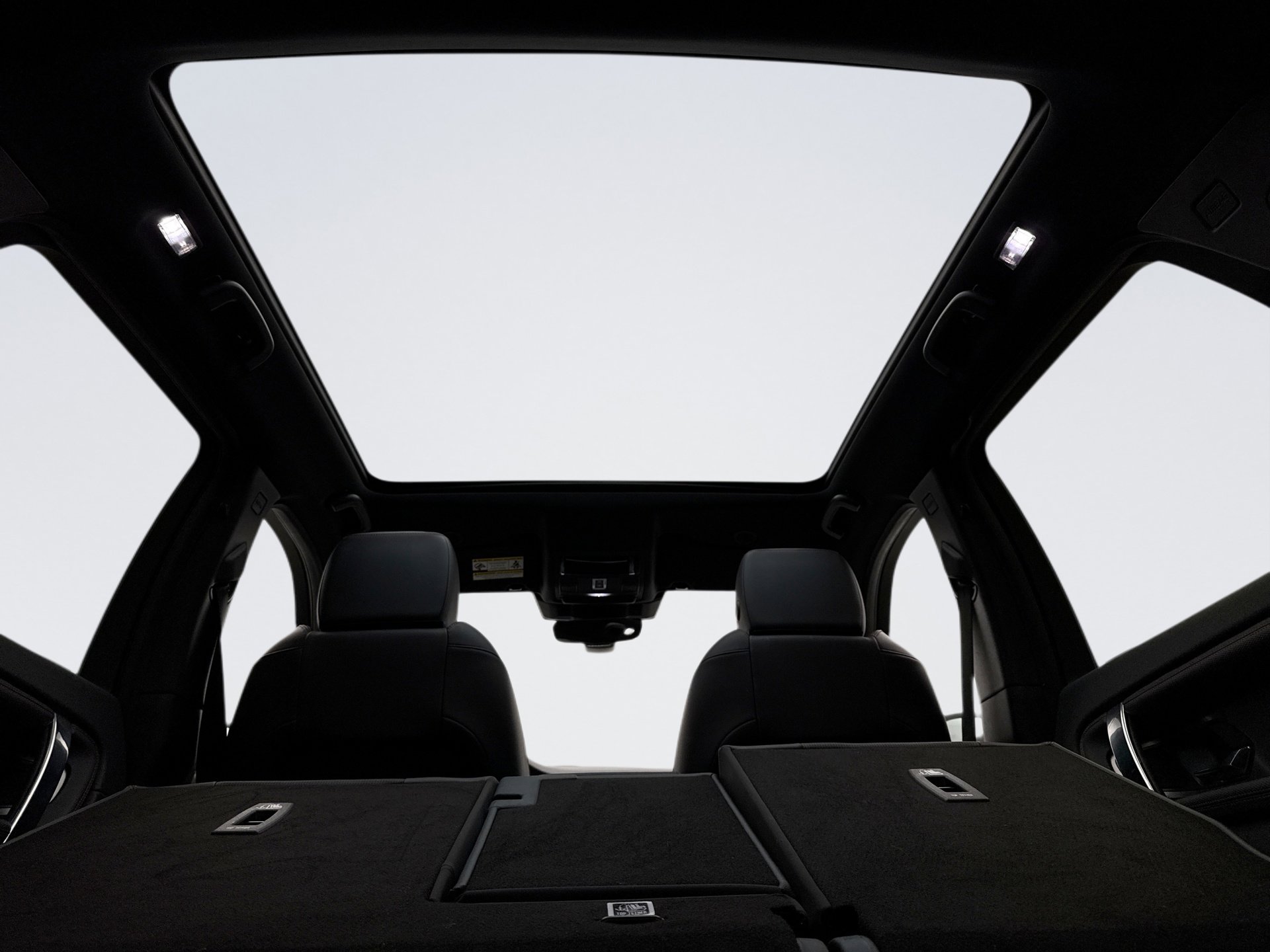 Used 2023 Land Rover Discovery Sport SE R-Dynamic image 20