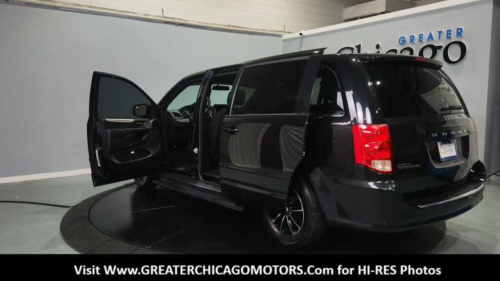 Used 2015 Dodge Grand Caravan SXT w/ Blacktop Package FWD image 20