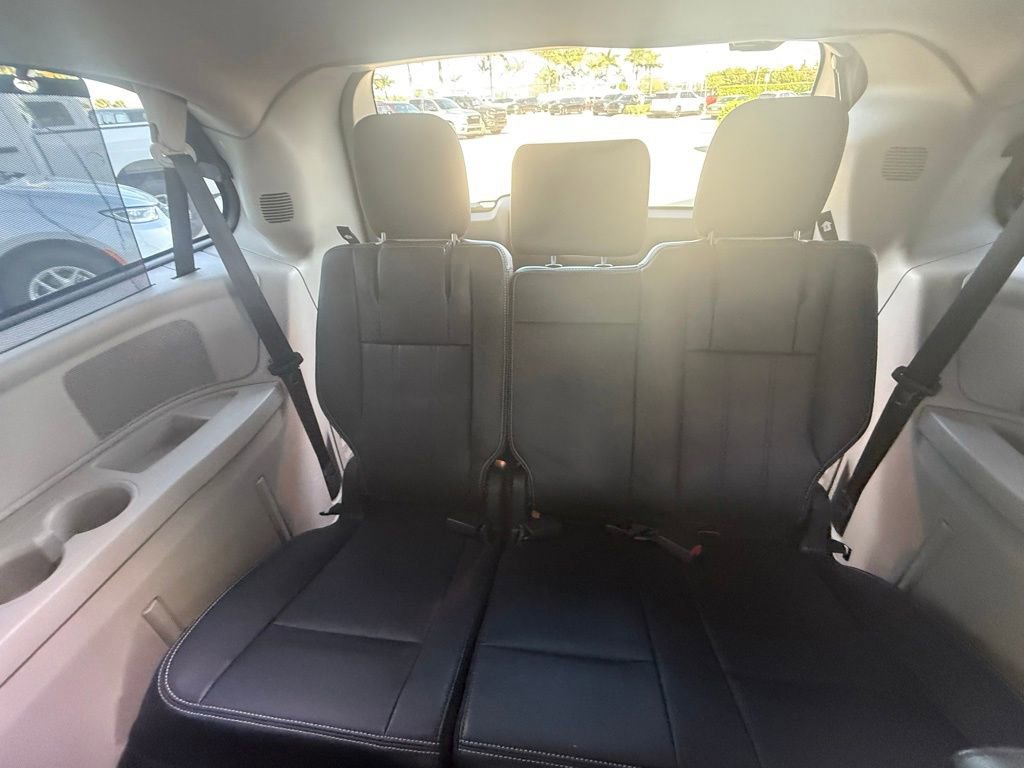 Used 2016 Chrysler Town & Country Touring w/ Driver Convenience Group image 29