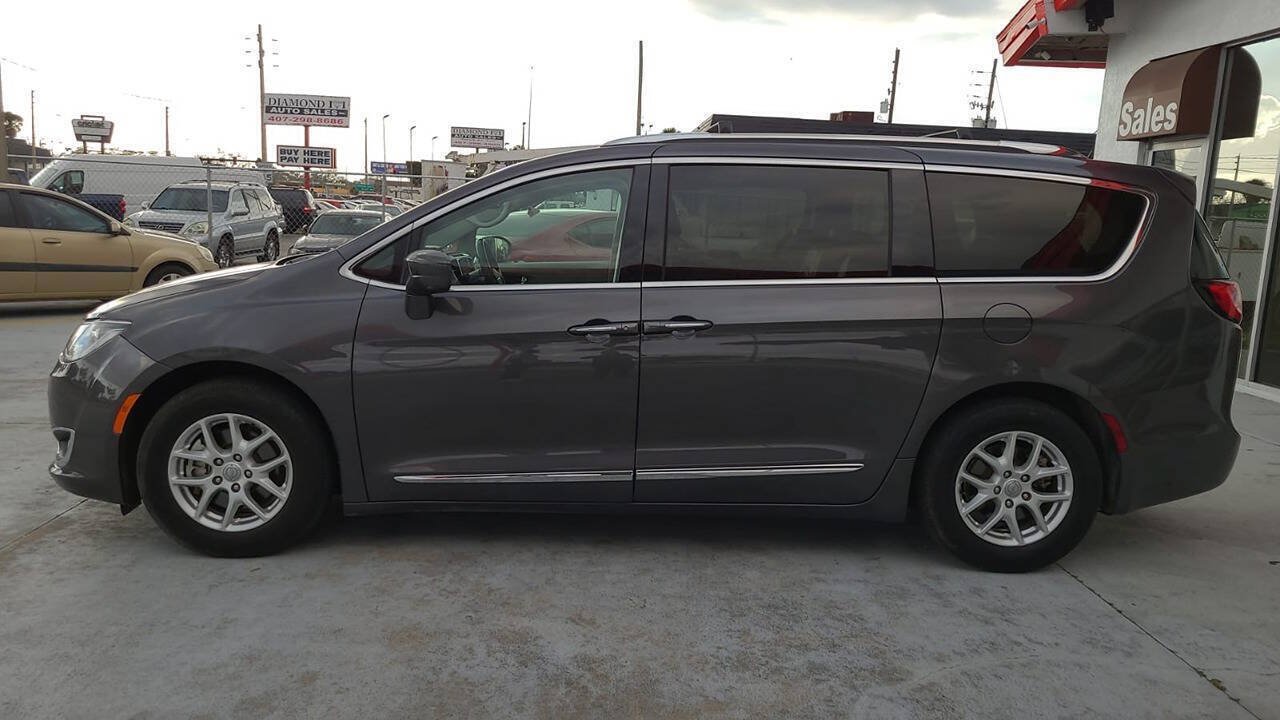Used 2020 Chrysler Pacifica Touring-L w/ Advanced Safetytec Group FWD image 8