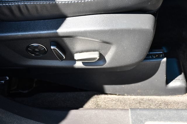 Used 2016 Ford Explorer Limited w/ Equipment Group 301A AWD/4WD image 32