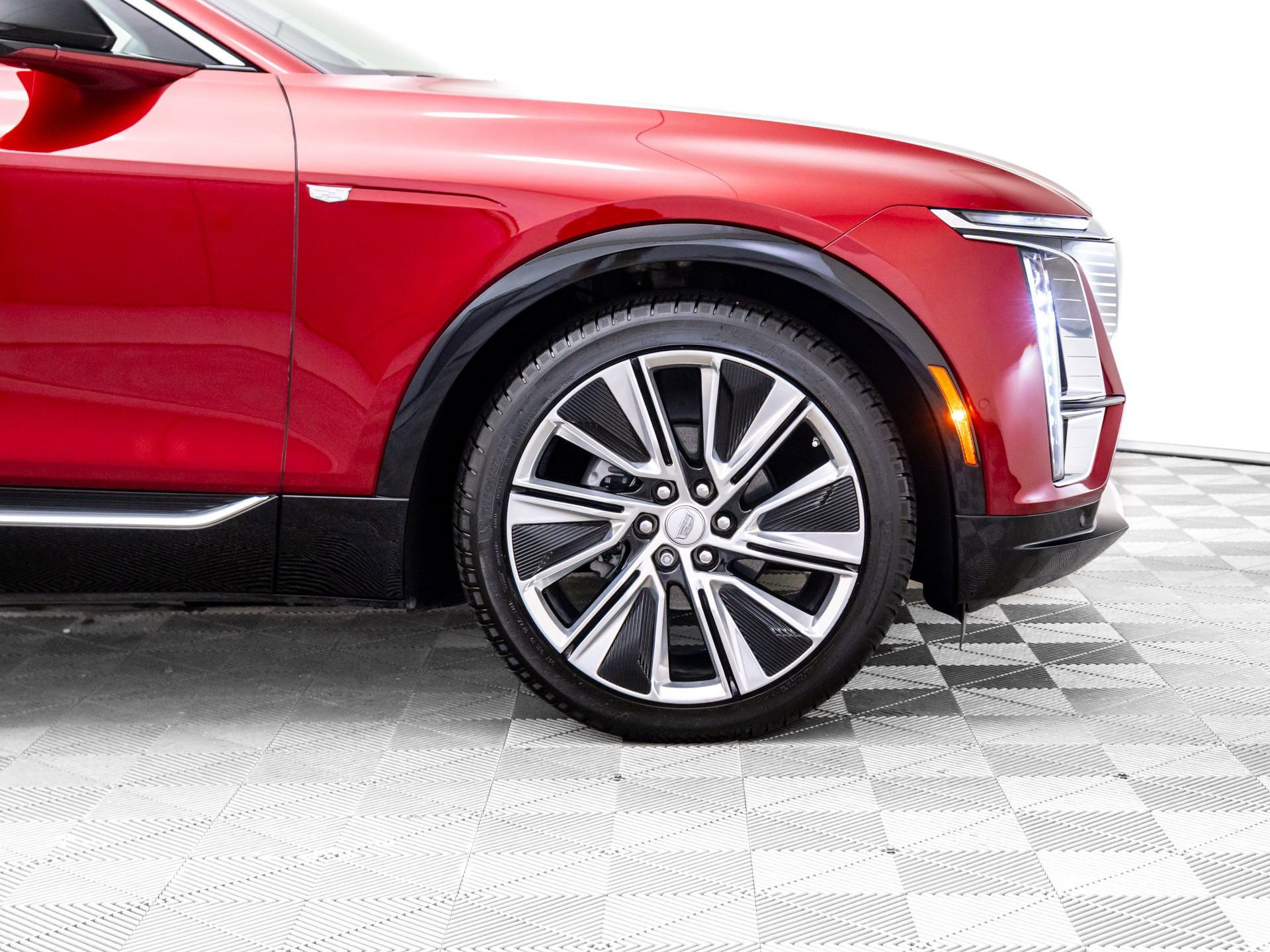 Used 2025 Cadillac Lyriq Luxury w/ LPO, Floor Liner Package image 40