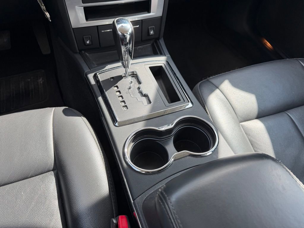 Used 2010 Chrysler 300 Touring image 16