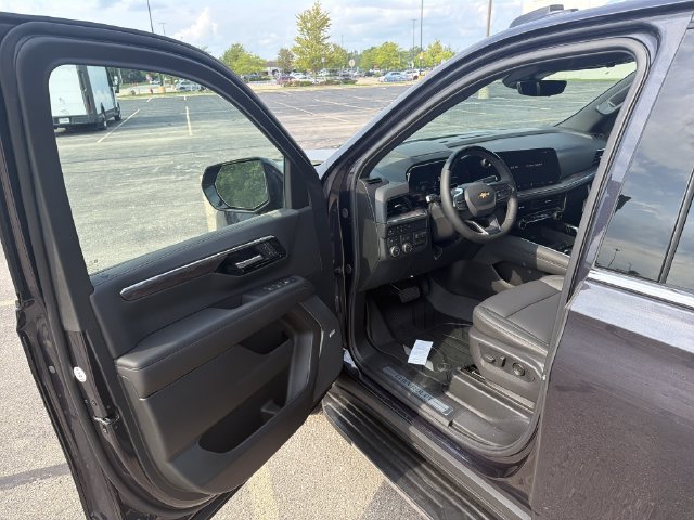 New 2026 Chevrolet Suburban LT w/ Advanced Technology Package AWD/4WD image 9