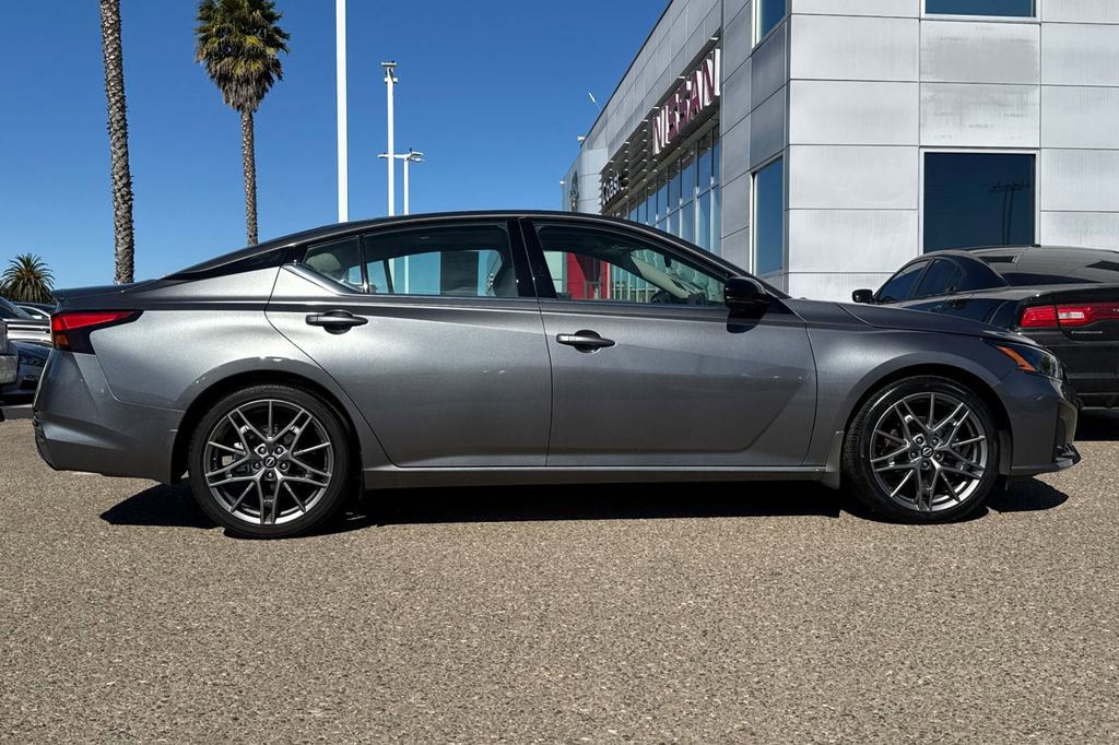 Used 2023 Nissan Altima 2.0 SR image 3