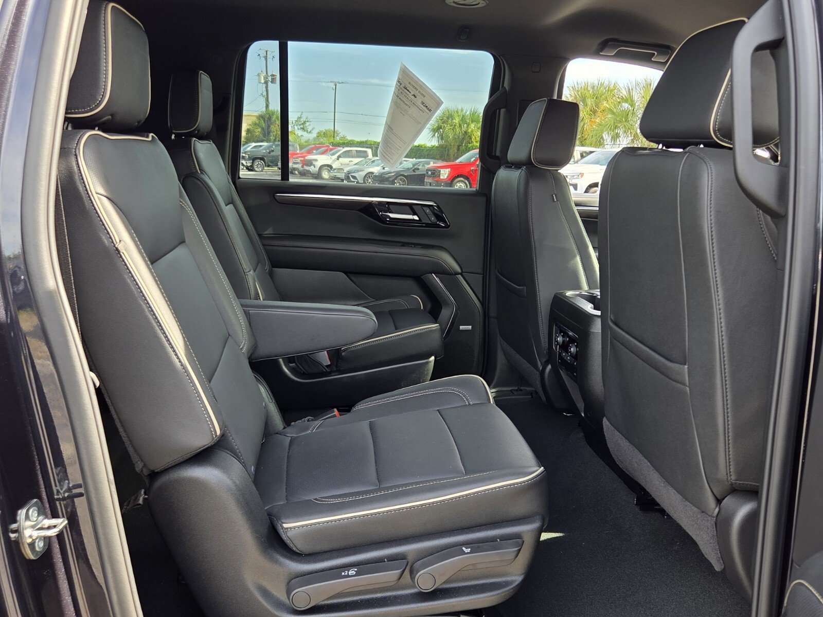 Used 2026 Chevrolet Suburban Premier AWD/4WD image 17