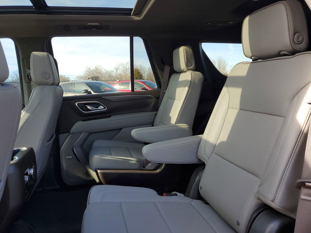 Certified 2024 GMC Yukon SLT w/ SLT Luxury Package image 30