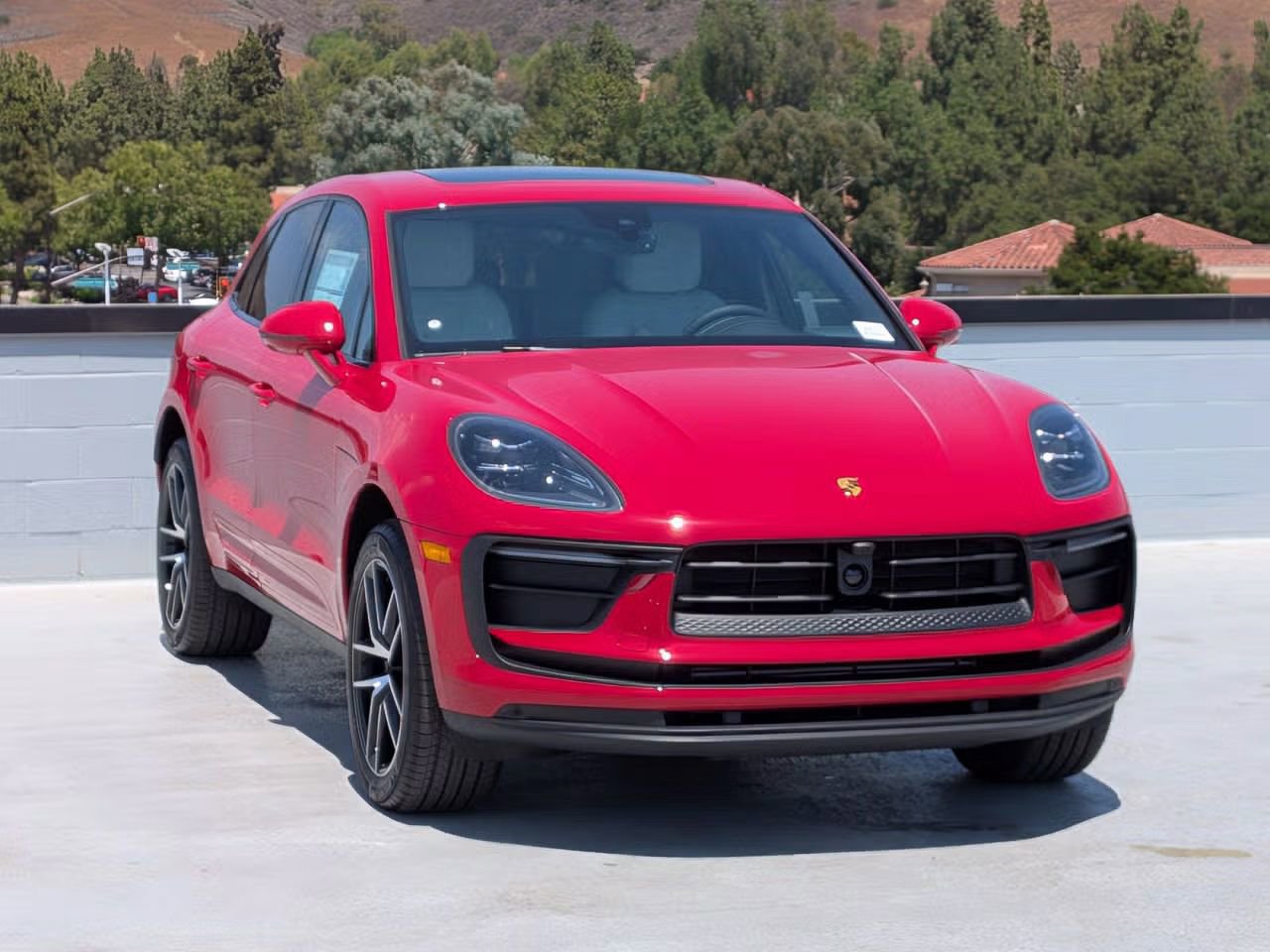 Certified 2025 Porsche Macan AWD/4WD image 7