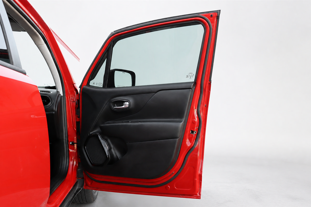 Used 2017 Jeep Renegade Altitude FWD image 20