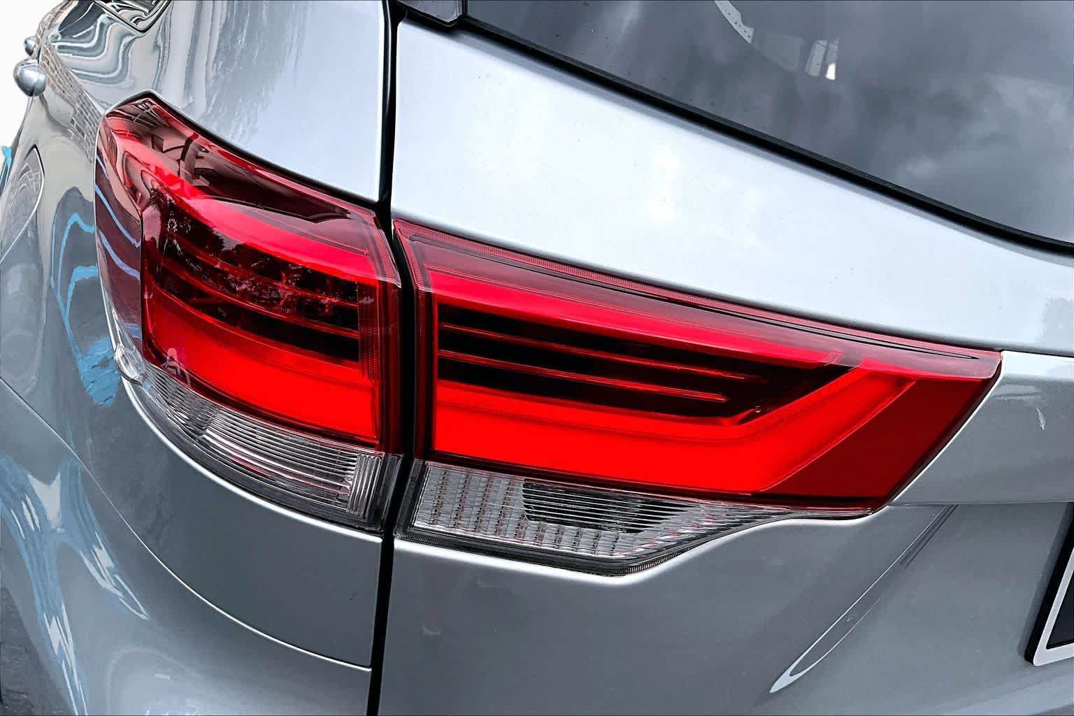 Used 2019 Toyota Highlander Limited AWD/4WD image 29