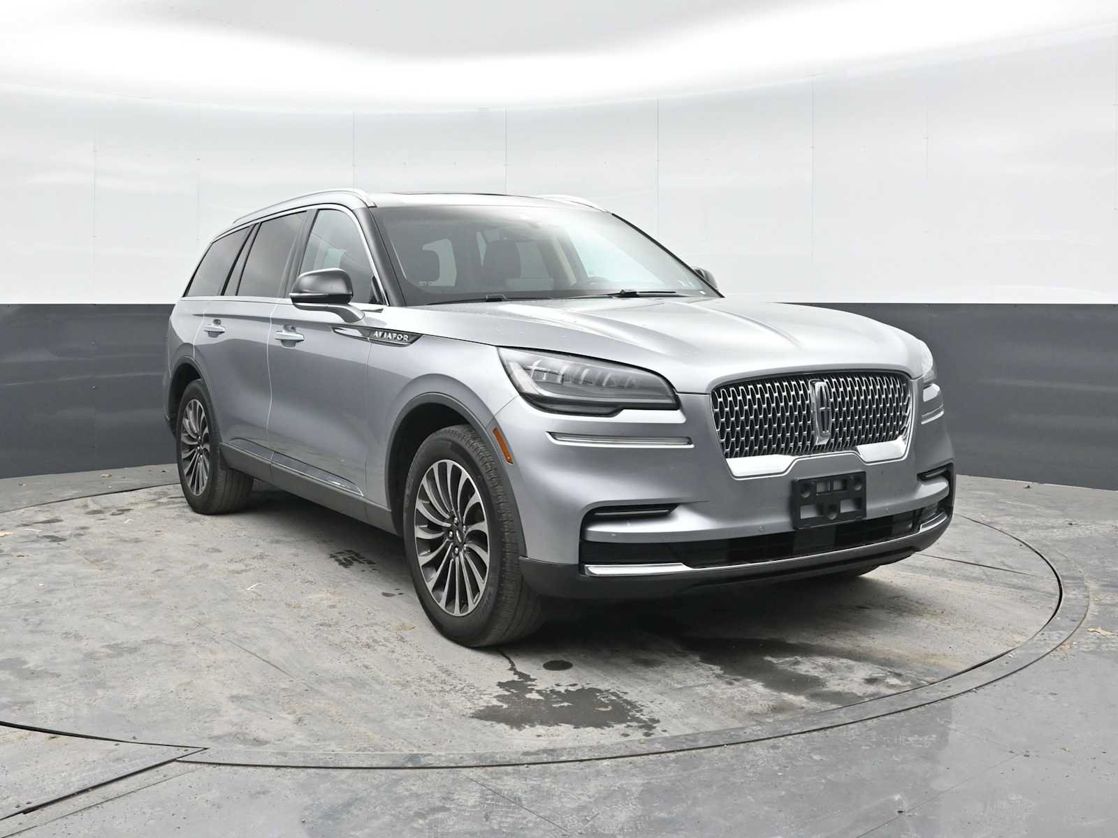 Used 2023 Lincoln Aviator AWD w/ Premium Package image 5