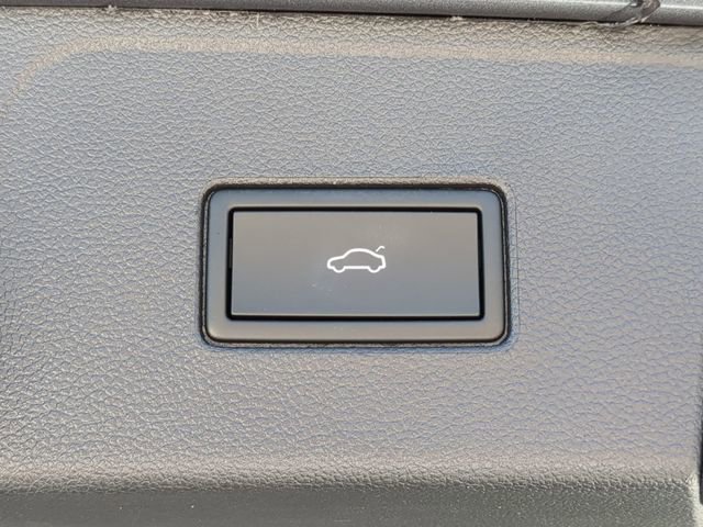 Used 2023 Volkswagen Atlas SE w/ Black Wheel Package image 9