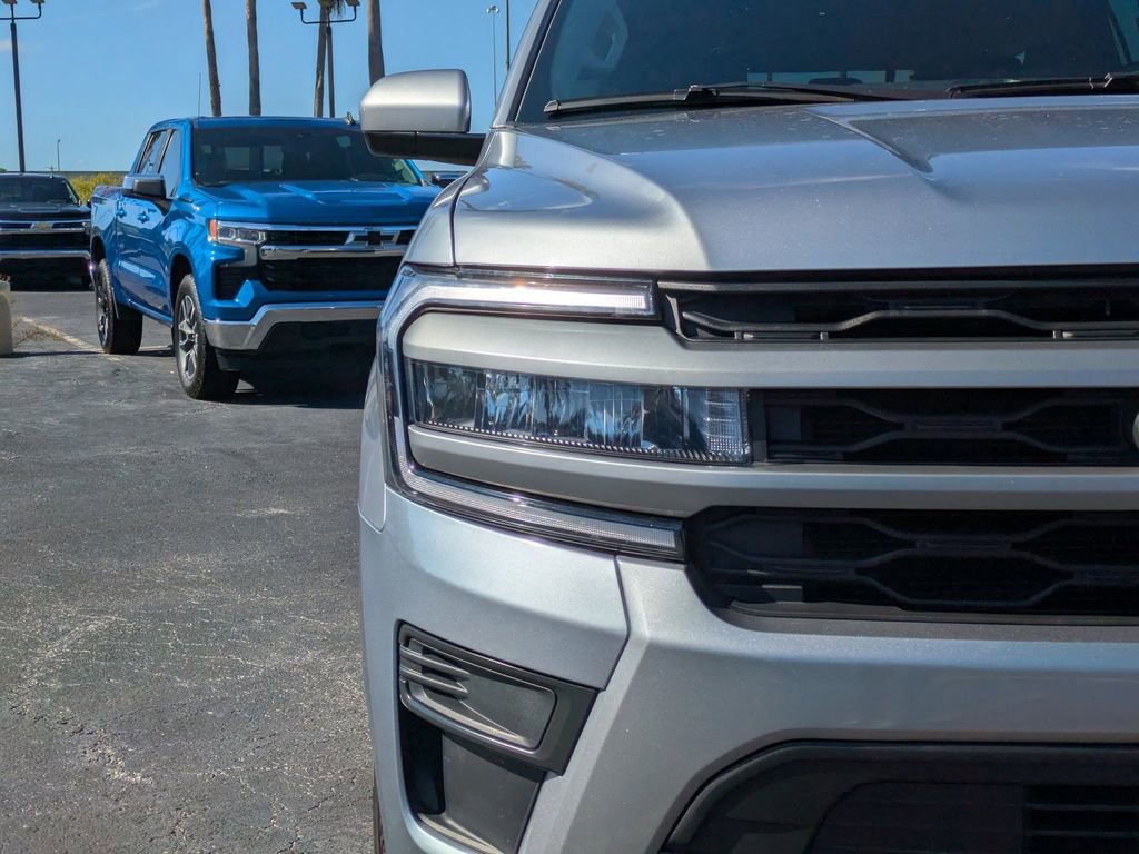 Used 2024 Ford Expedition Max XLT image 10