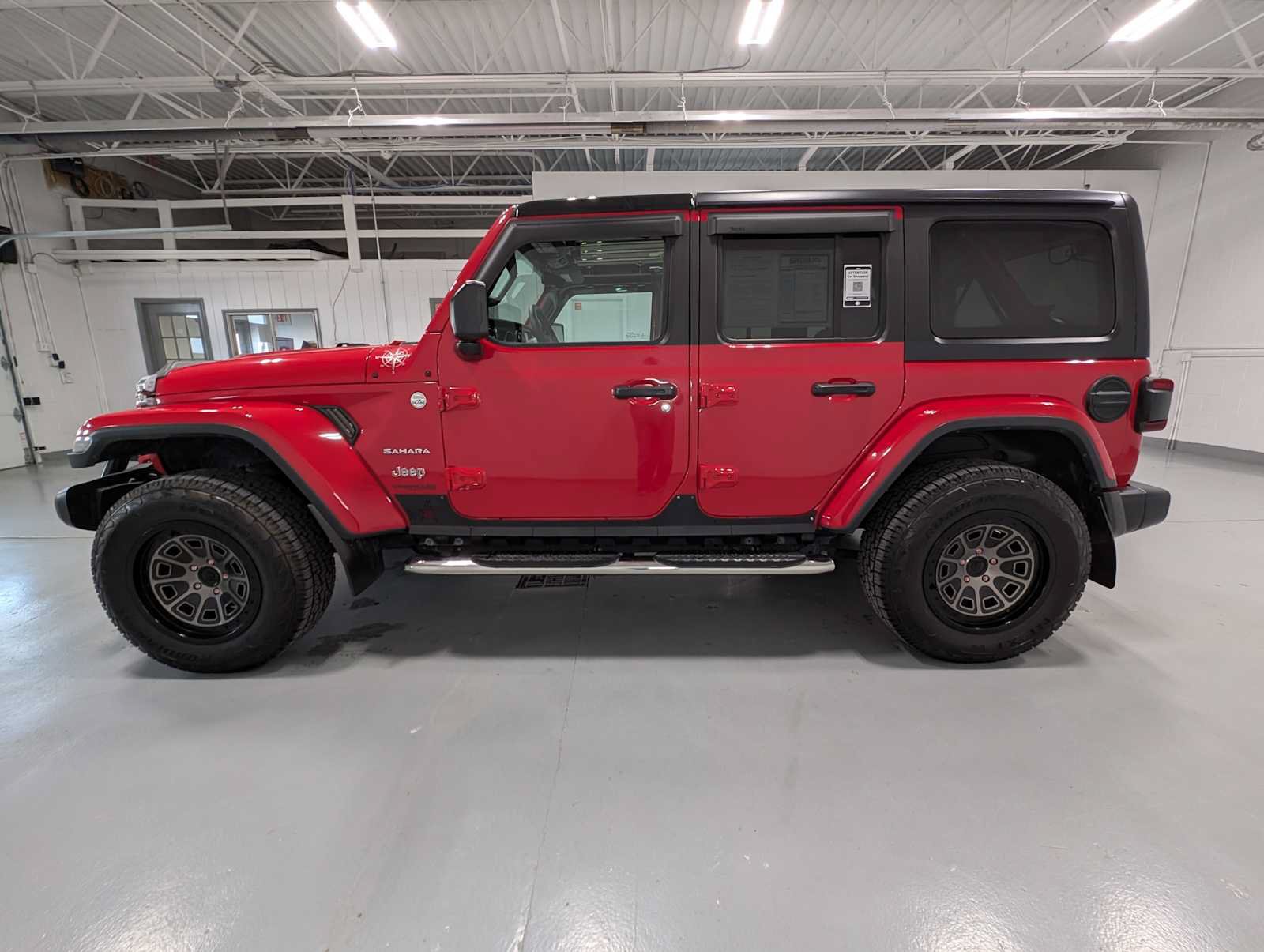 Used 2019 Jeep Wrangler Unlimited Sahara AWD/4WD image 11