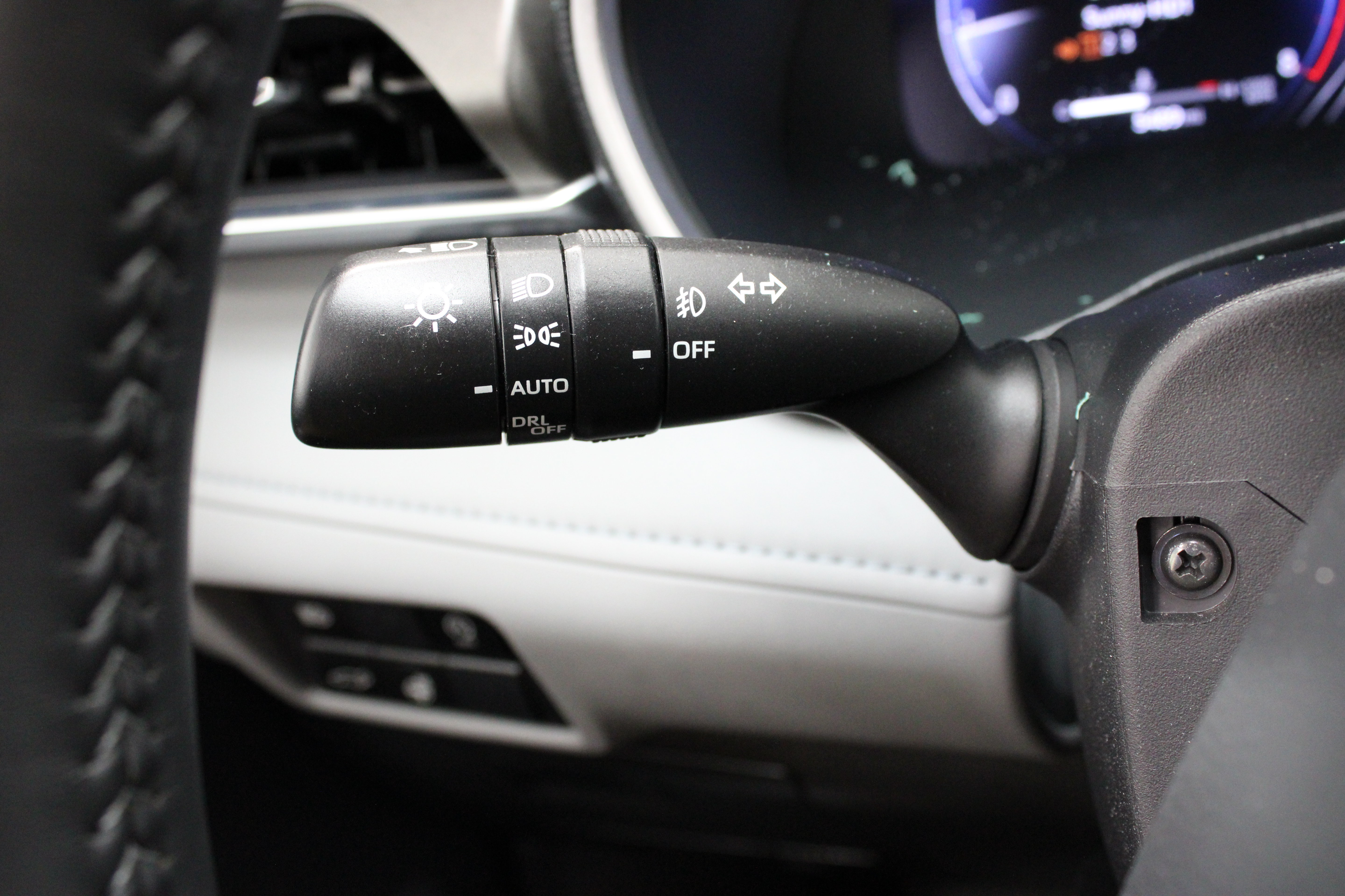 Used 2024 Toyota Highlander Limited FWD image 26