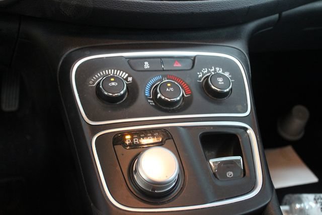 Used 2015 Chrysler 200 LX FWD image 20