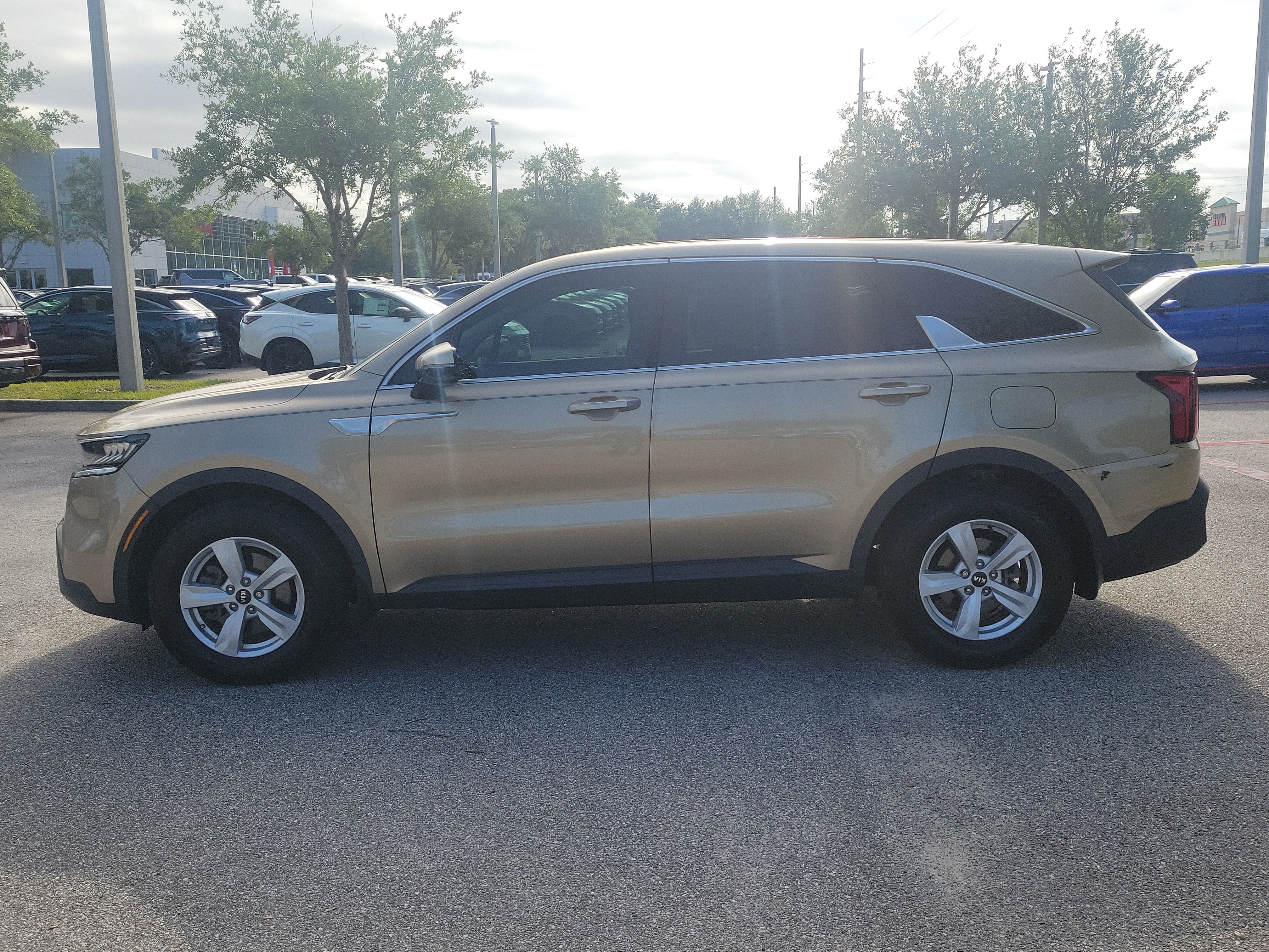 Used 2021 Kia Sorento LX FWD image 9