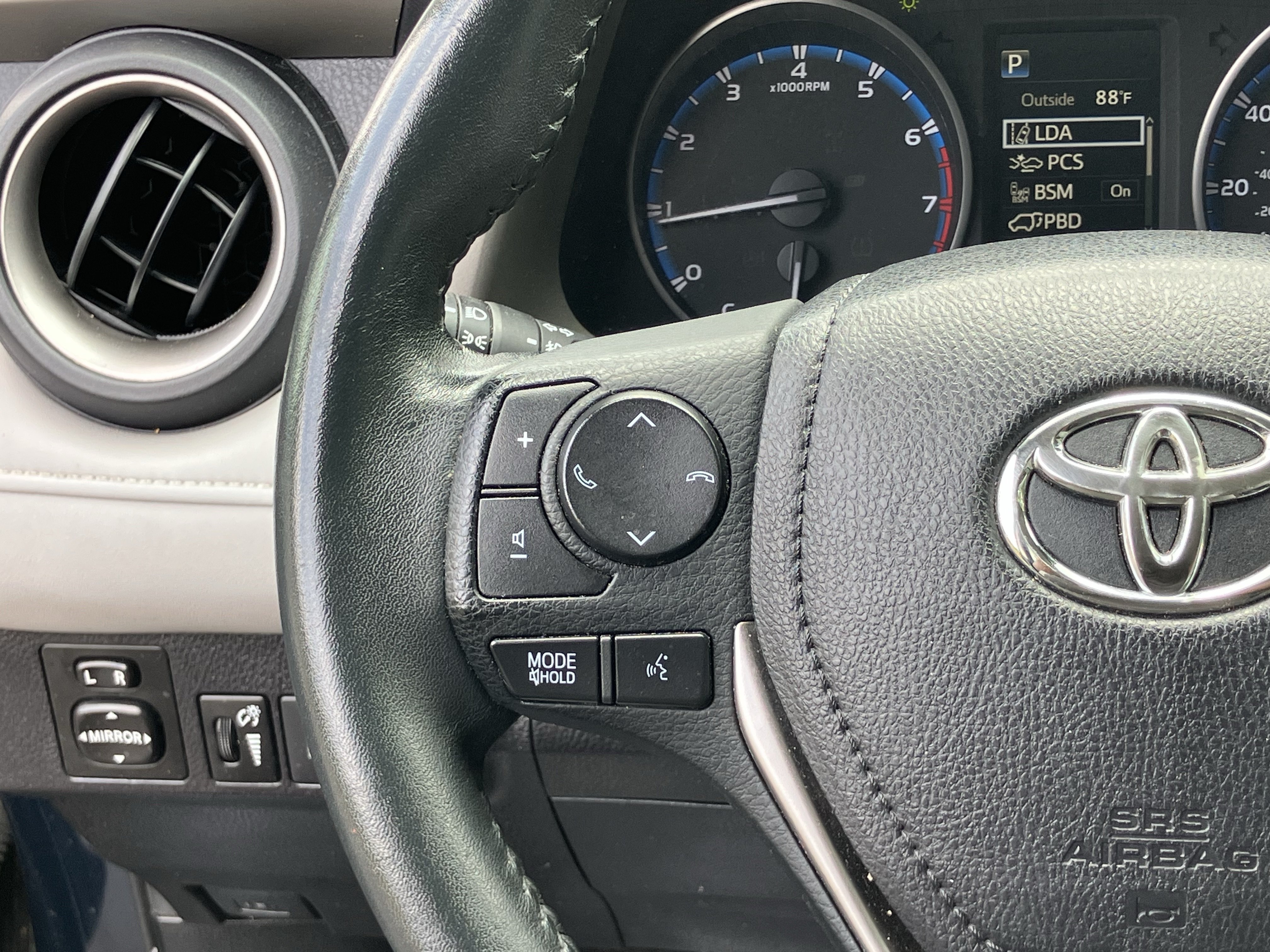 Used 2017 Toyota RAV4 XLE FWD image 21