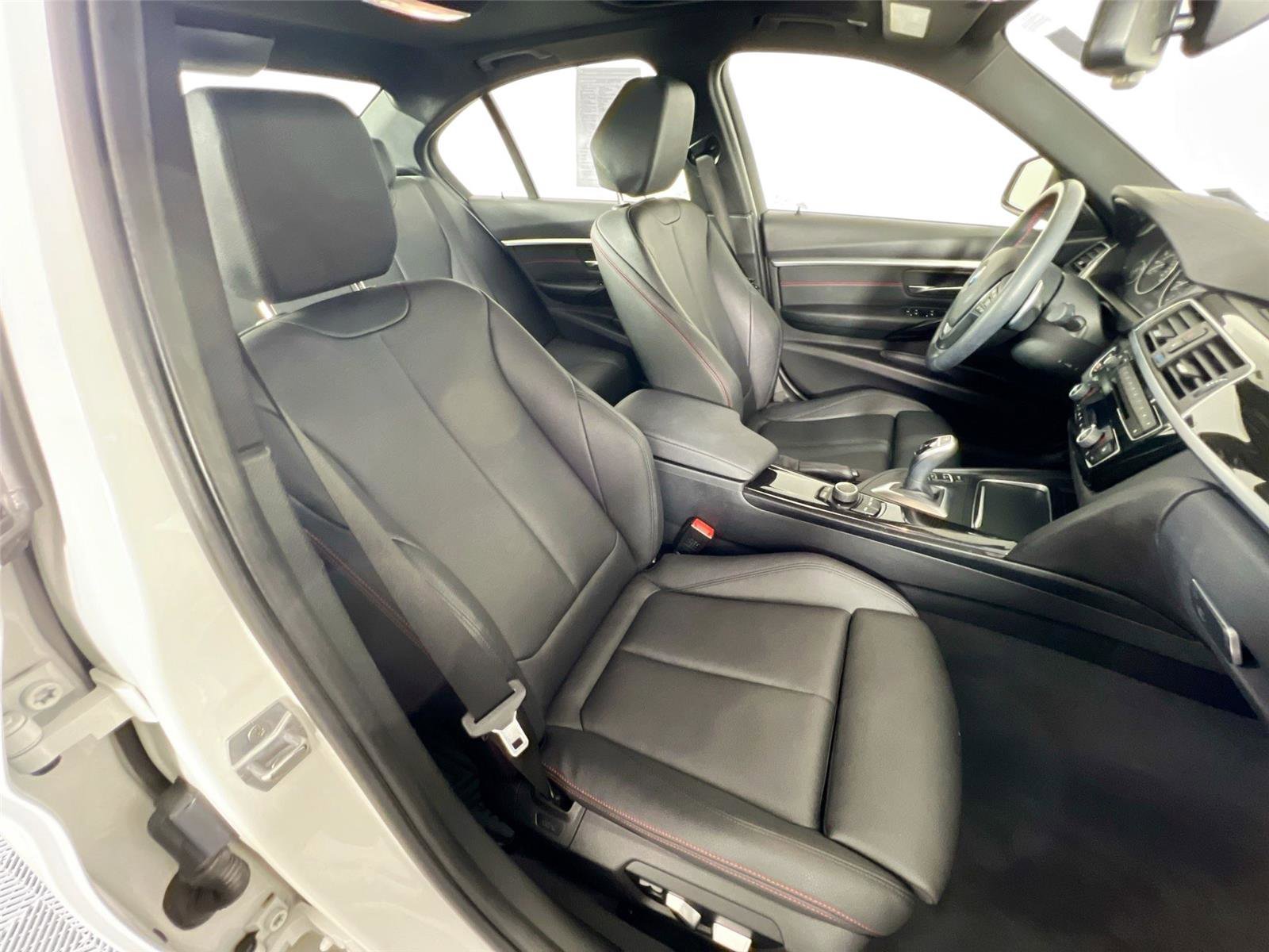 Used 2018 BMW 330i xDrive Sedan w/ Convenience Package image 28