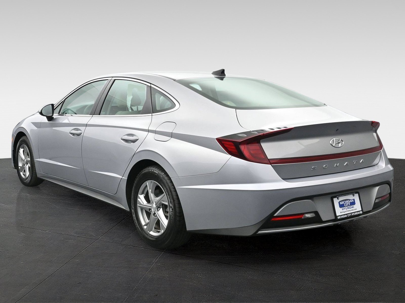 Certified 2023 Hyundai Sonata SE w/ Cargo Package FWD image 2