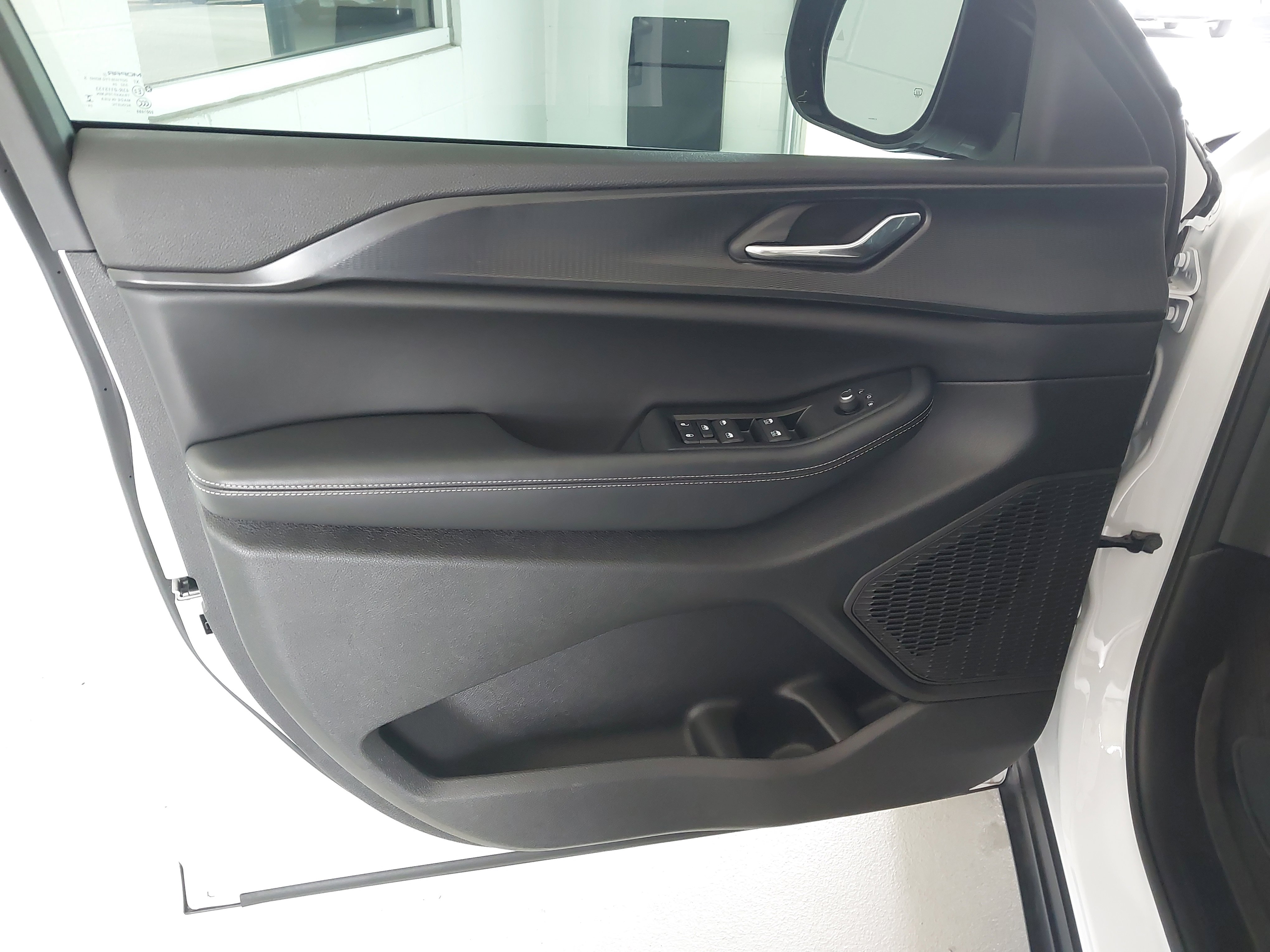 Used 2025 Jeep Grand Cherokee L Laredo image 25