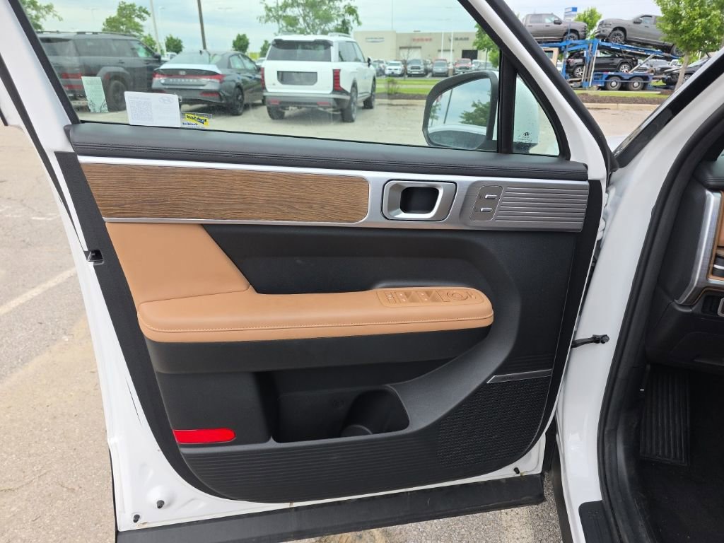 Used 2025 Hyundai Santa Fe Limited FWD image 9