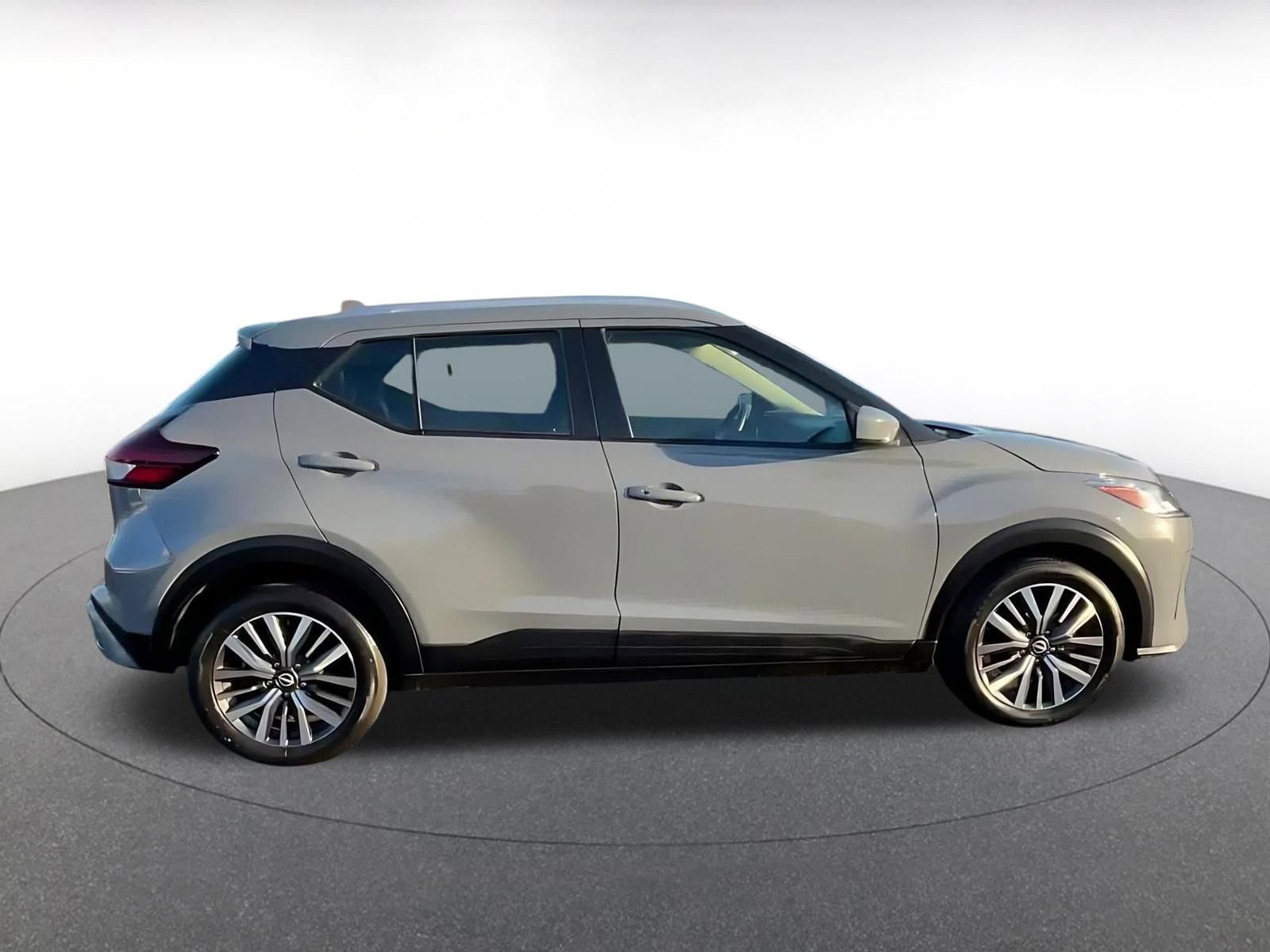 Used 2024 Nissan Kicks SV FWD image 16