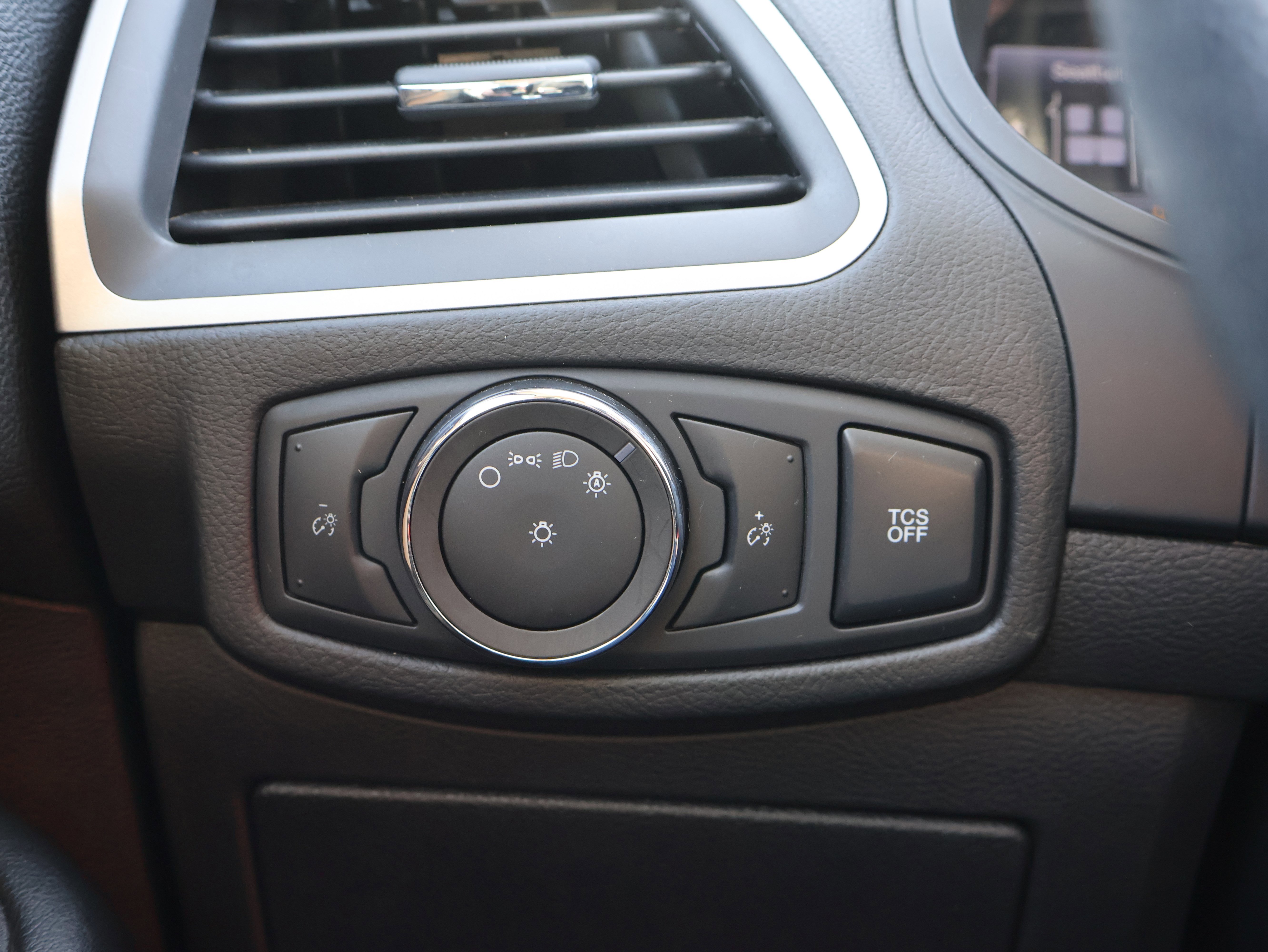 Used 2022 Ford Edge SEL image 35