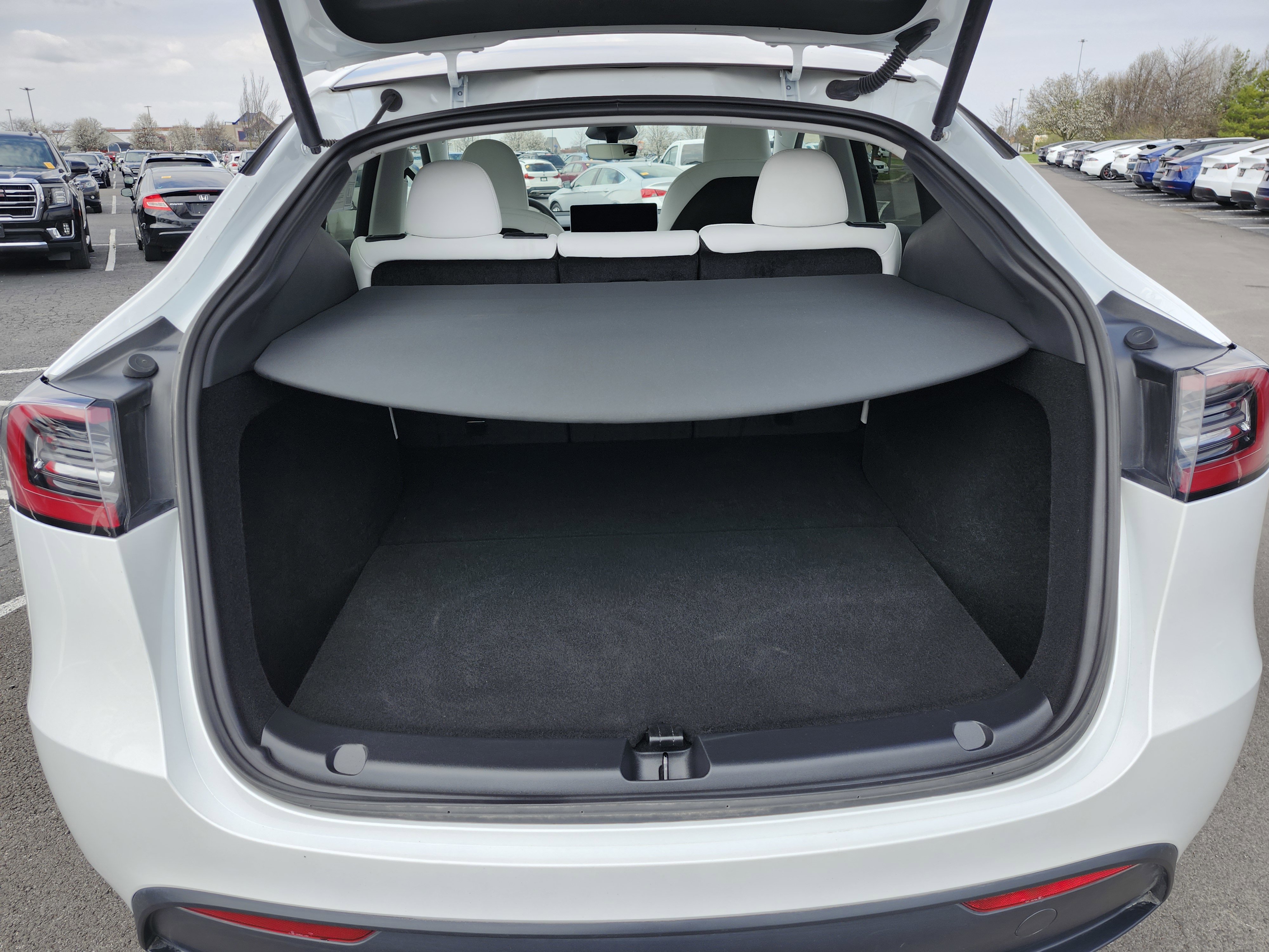 Used 2024 Tesla Model Y Long Range image 22