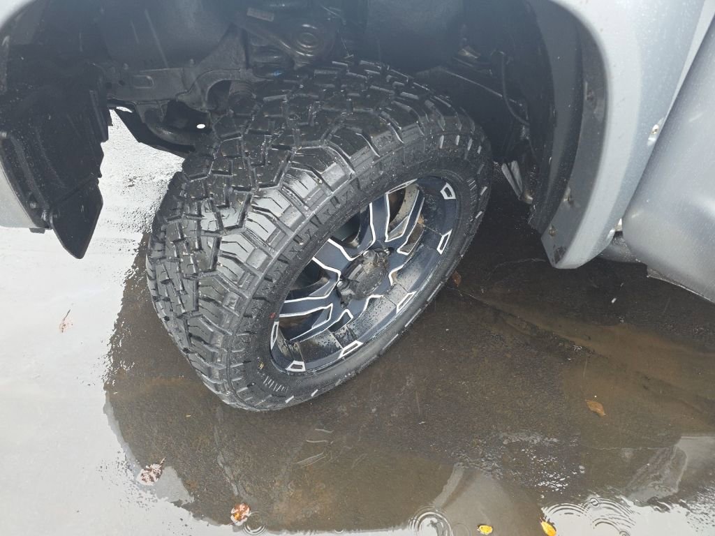 Used 2015 Toyota Tundra SR5 w/ SR5 Upgrade Package image 17