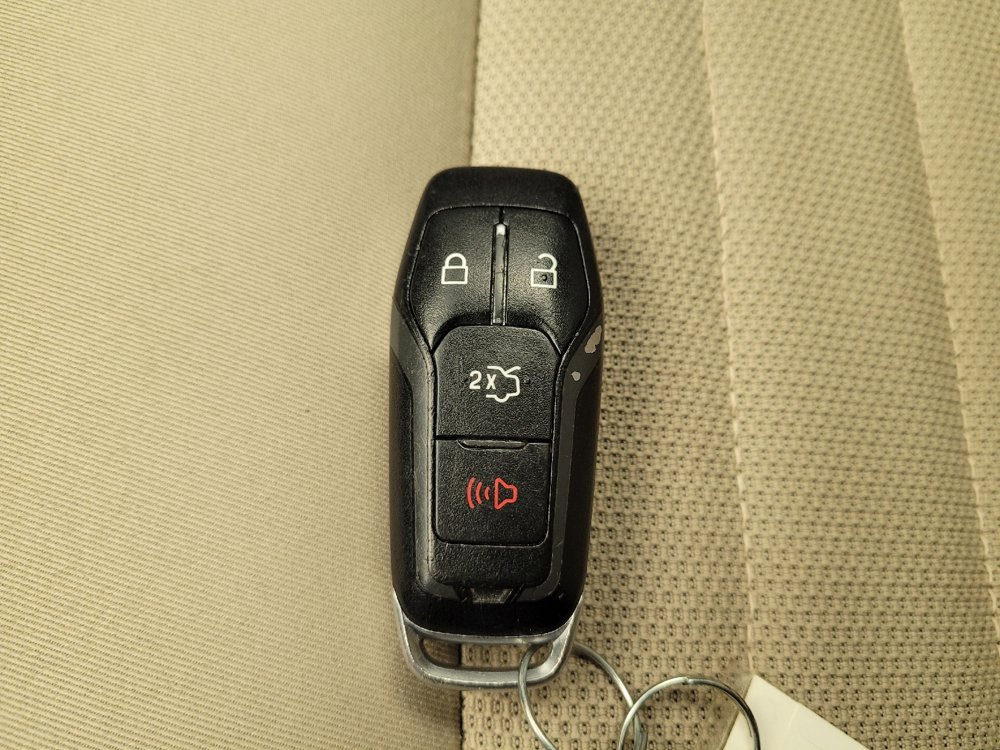 Used 2016 Ford Edge SE image 32