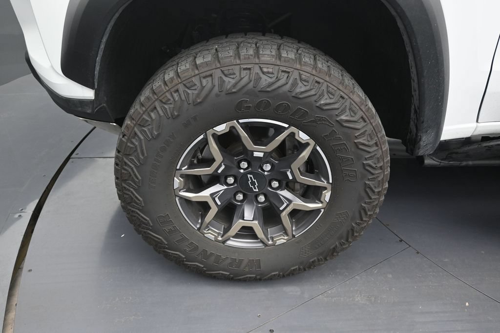 Used 2025 Chevrolet Colorado ZR2 AWD/4WD image 9