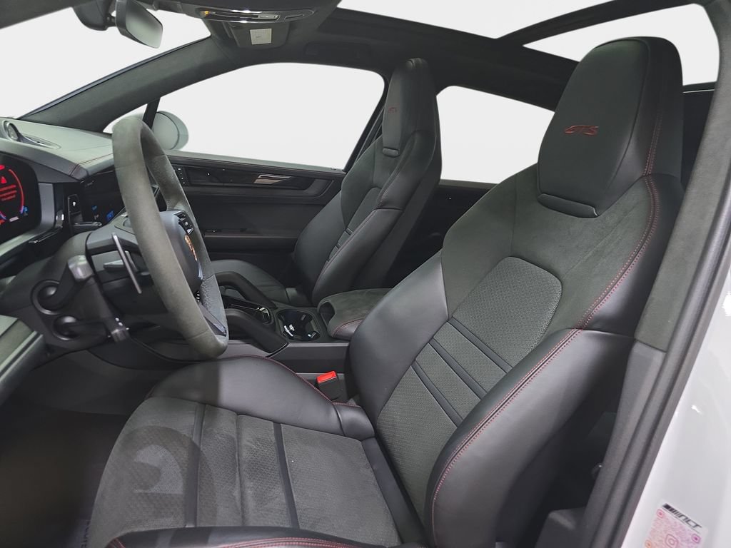 Used 2025 Porsche Cayenne GTS AWD/4WD image 17