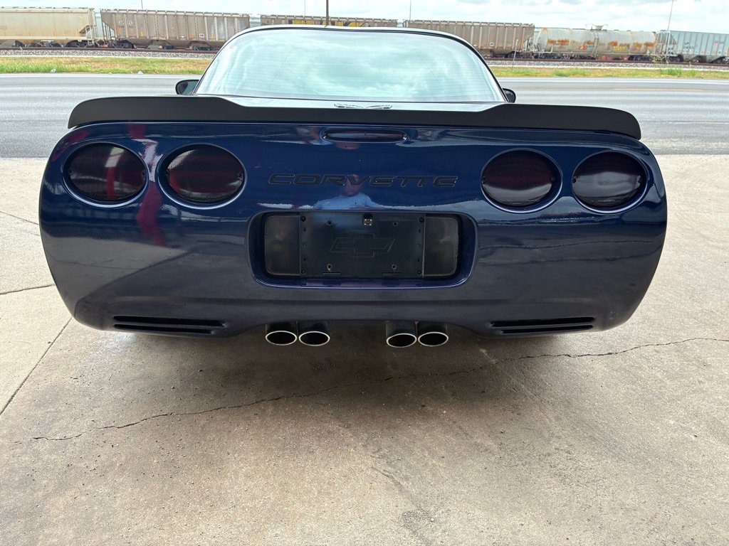 Used 2004 Chevrolet Corvette Coupe w/ Preferred Equipment Group RWD image 18