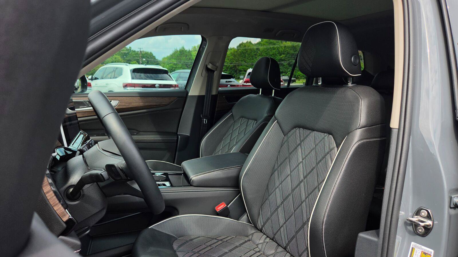 Certified 2025 Volkswagen Atlas SEL Premium R-Line AWD/4WD image 27