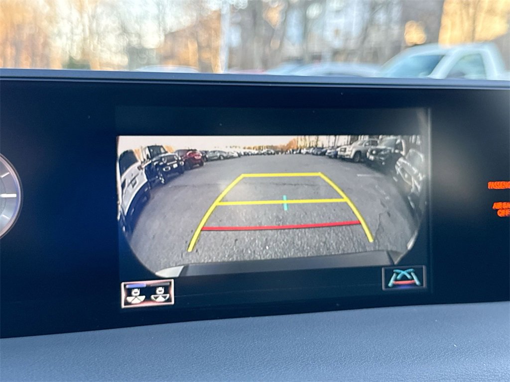 Used 2019 Lexus UX 200 image 22