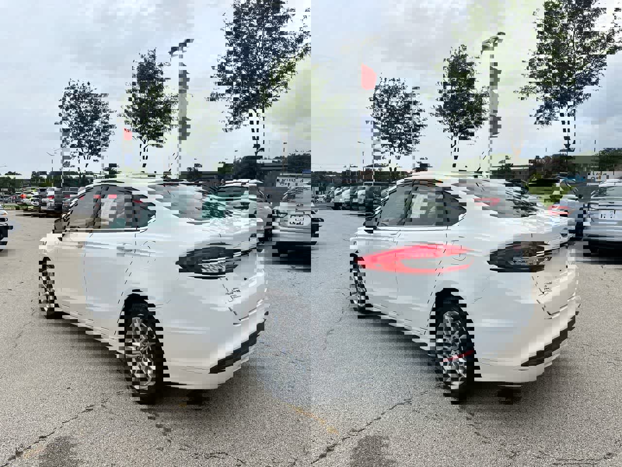 Used 2018 Ford Fusion SE image 11