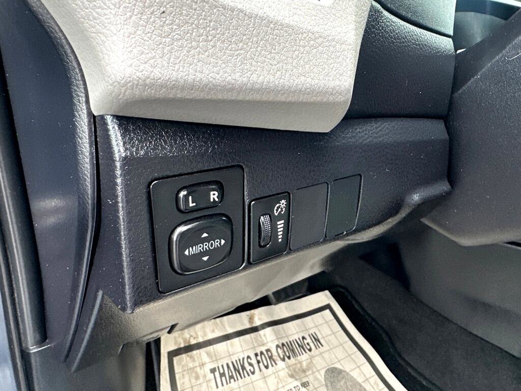 Used 2016 Toyota Corolla LE image 31