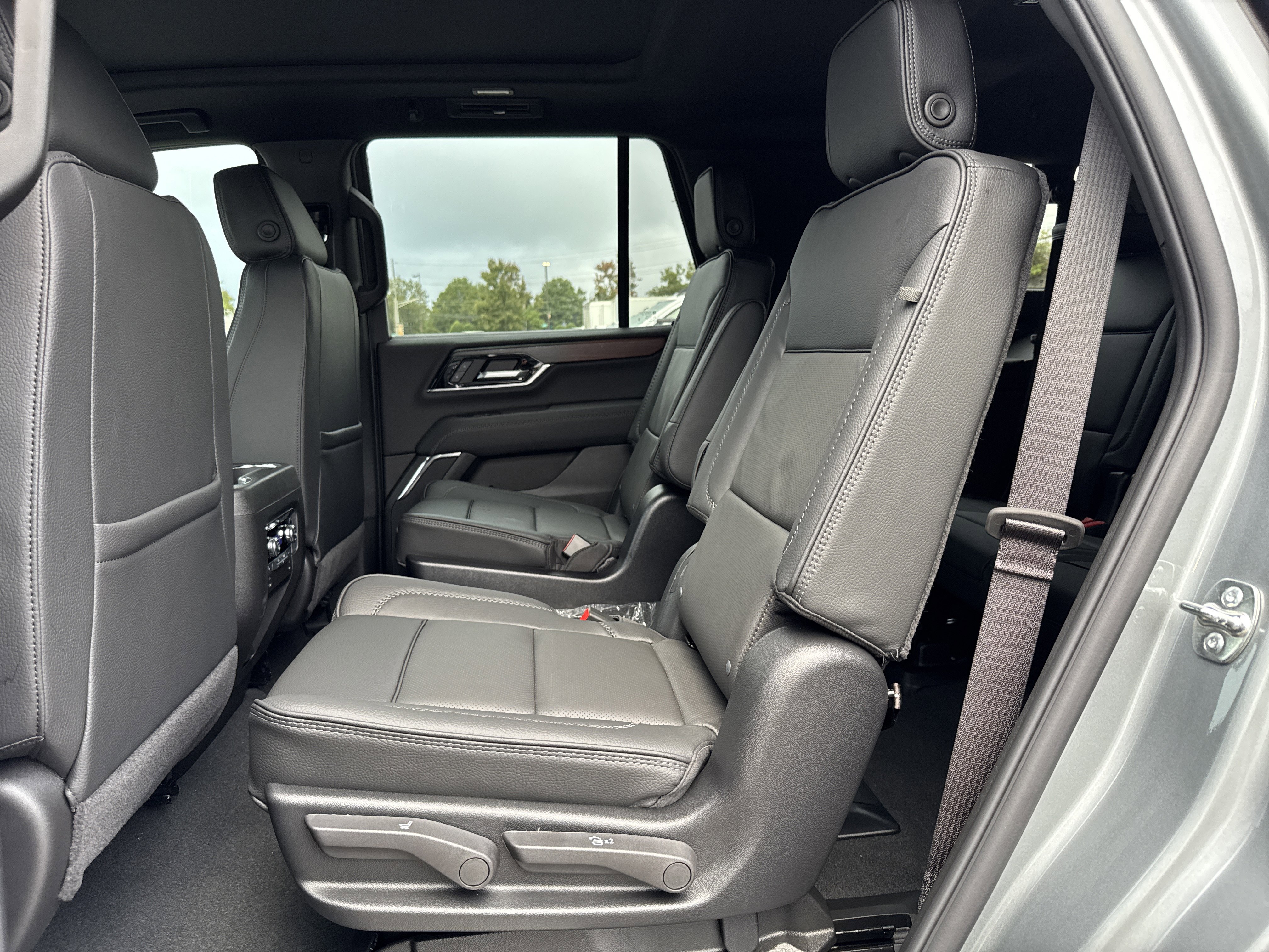 New 2026 GMC Yukon Denali w/ Sun & Power Step Package image 30