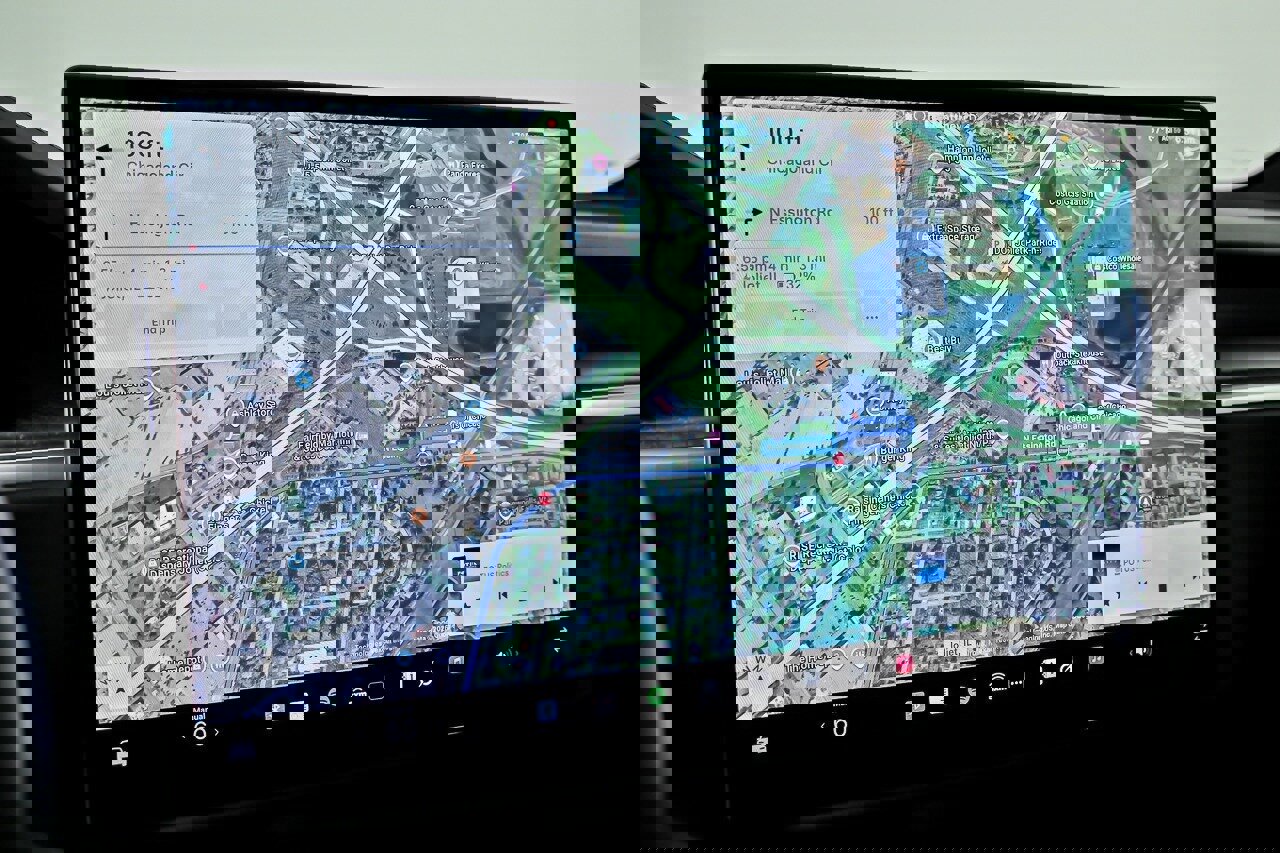 Used 2022 Tesla Model X Plaid image 27