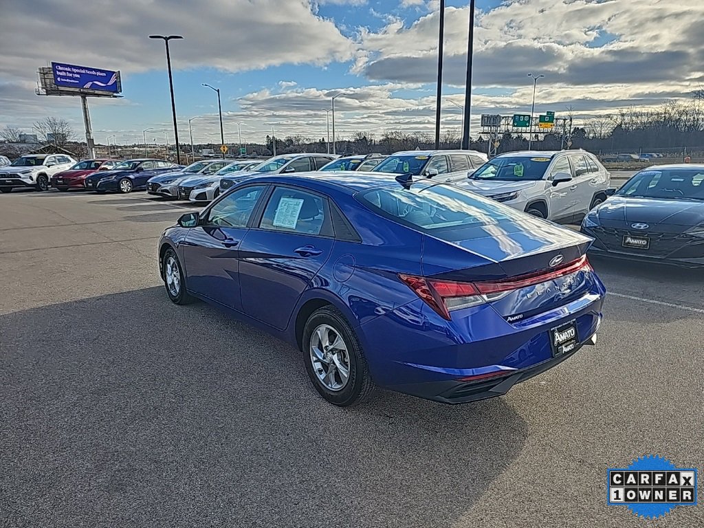 Certified 2023 Hyundai Elantra SE image 3
