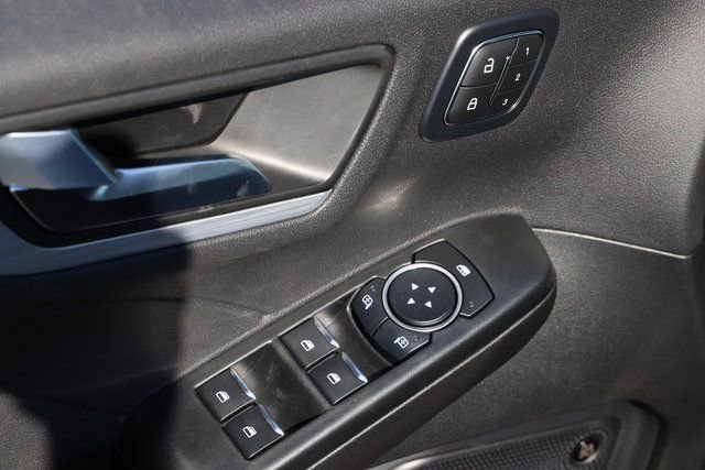 Used 2025 Ford Escape SE w/ PHEV Premium Package FWD image 18