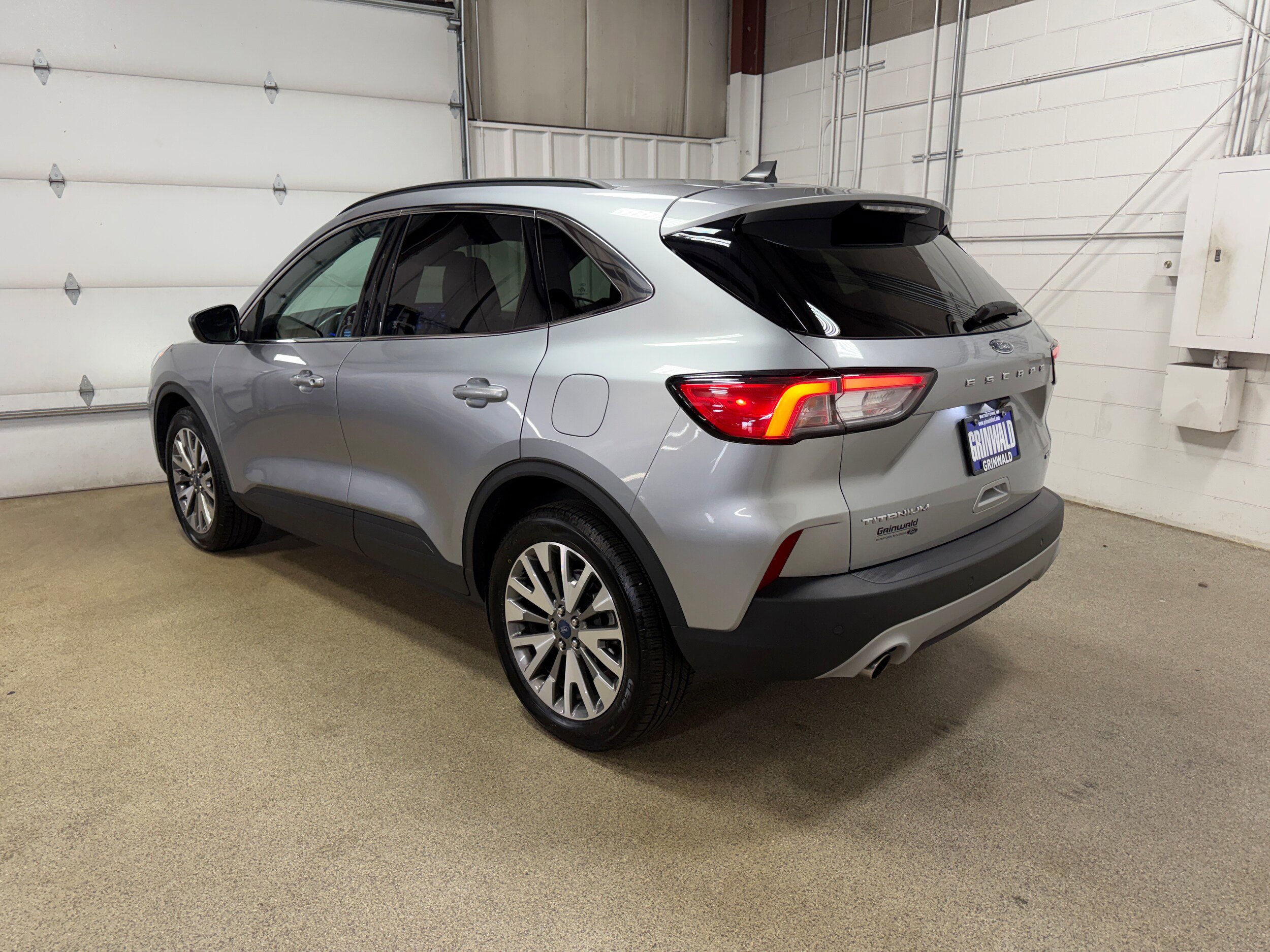 Certified 2022 Ford Escape Titanium AWD/4WD image 8
