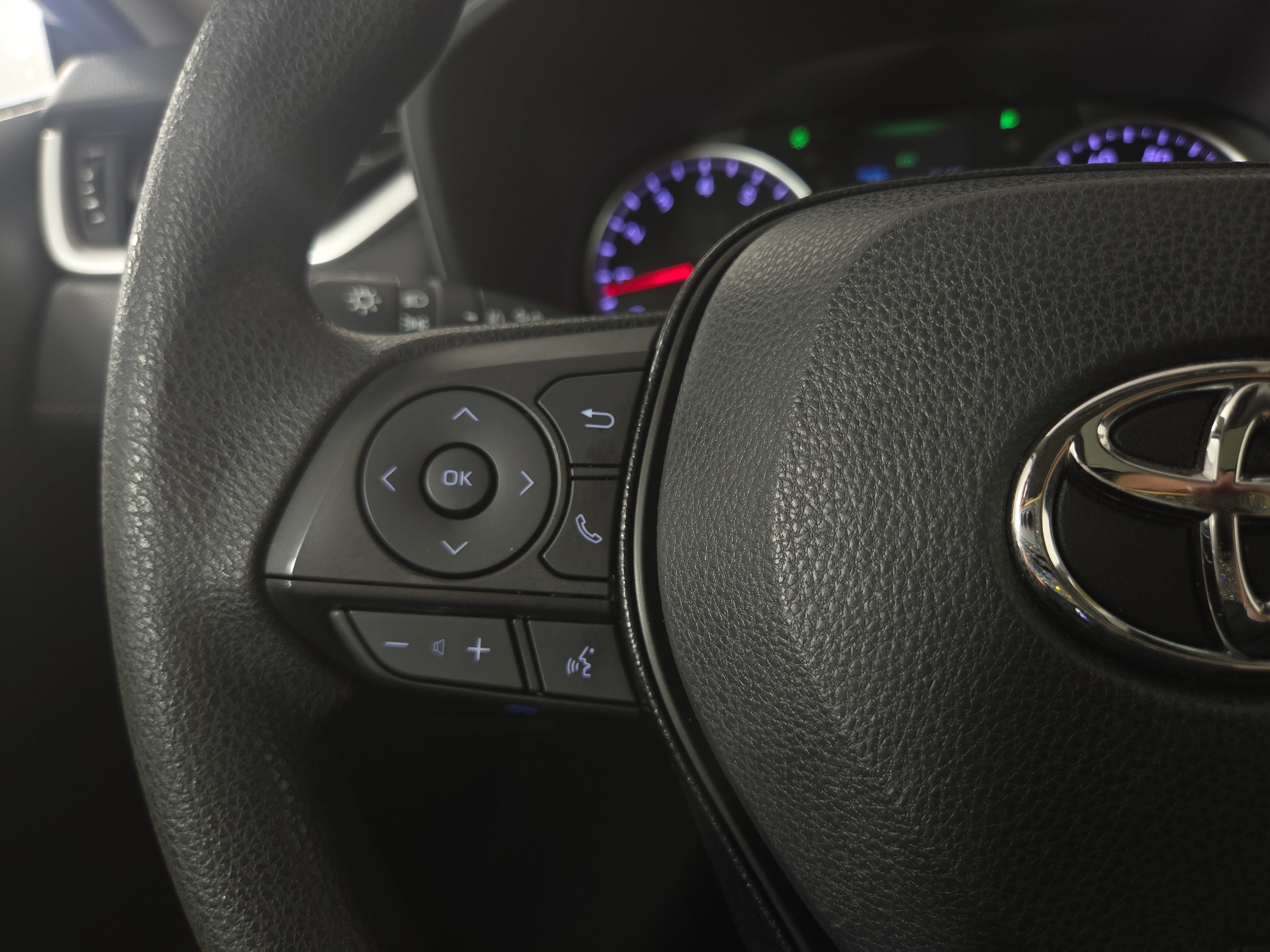 Used 2020 Toyota RAV4 XLE w/ Convenience Package FWD image 16