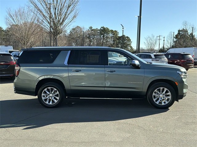 Used 2023 Chevrolet Suburban Premier image 13