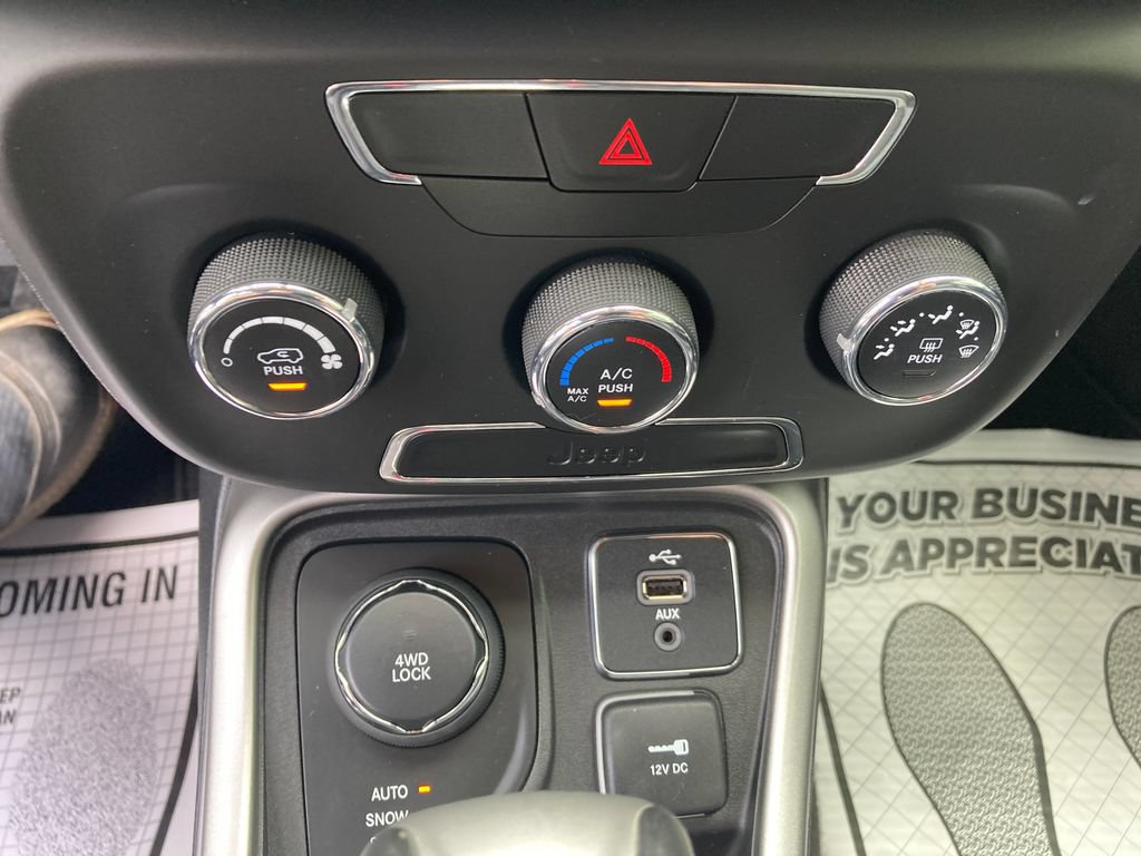 Used 2018 Jeep Compass Latitude AWD/4WD image 27