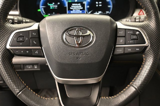 Used 2025 Toyota Sienna XLE Woodland Edition AWD/4WD image 27