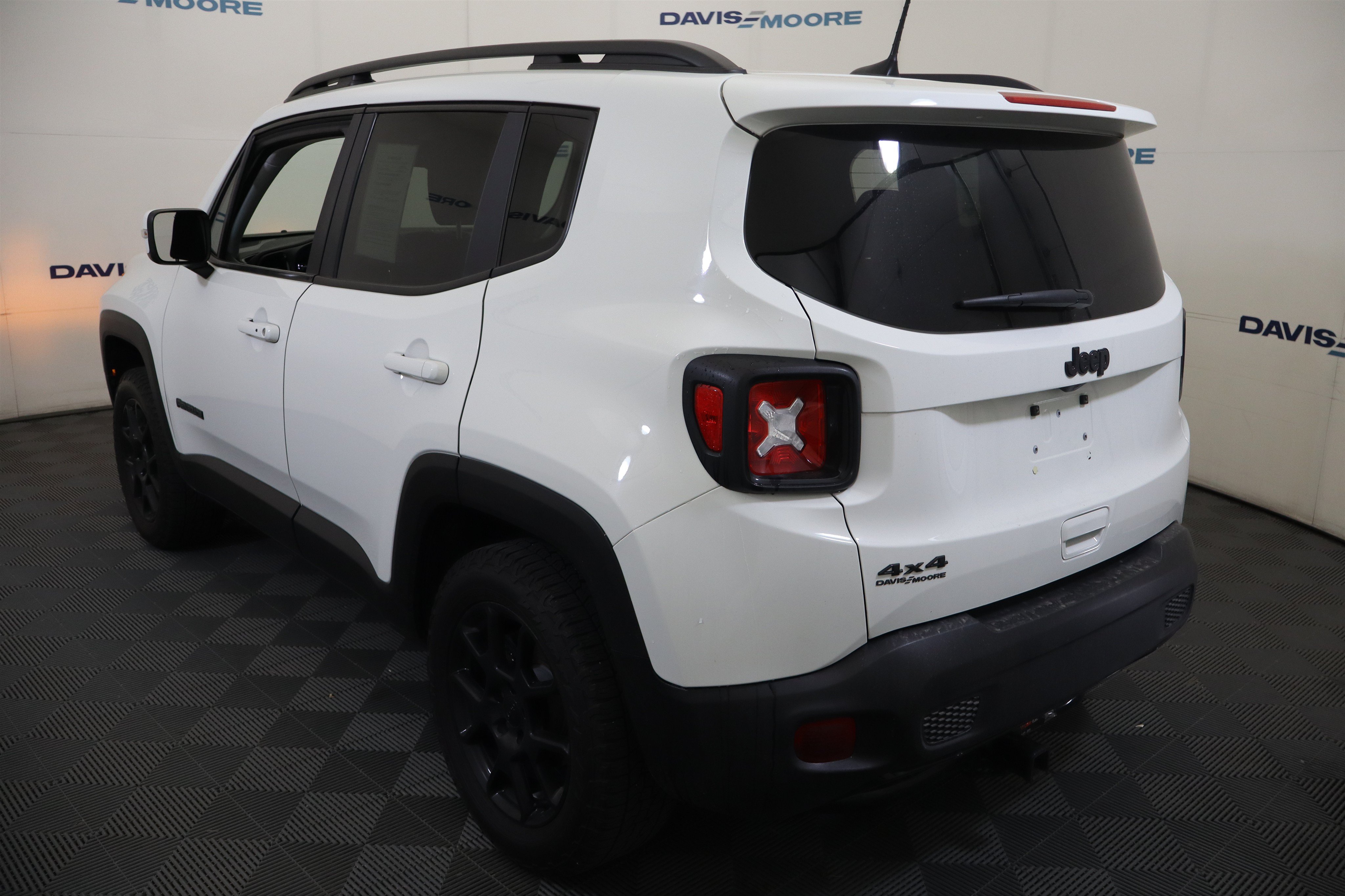 Used 2020 Jeep Renegade Altitude AWD/4WD image 9