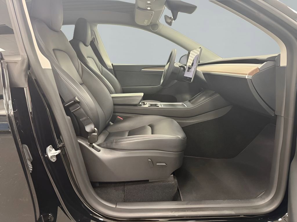 Used 2023 Tesla Model Y Performance image 11